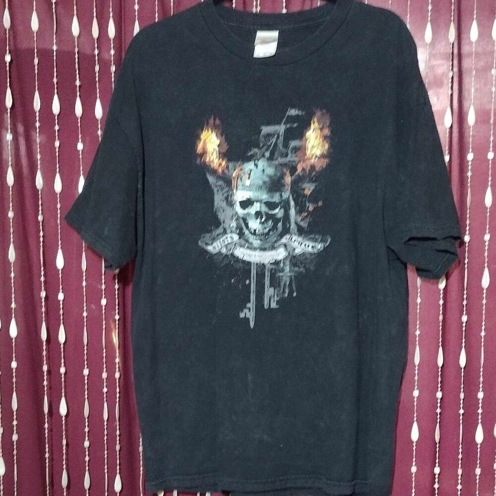 Mens XL Black Disney Pirates of the Caribbean Short Sleeve T shirt